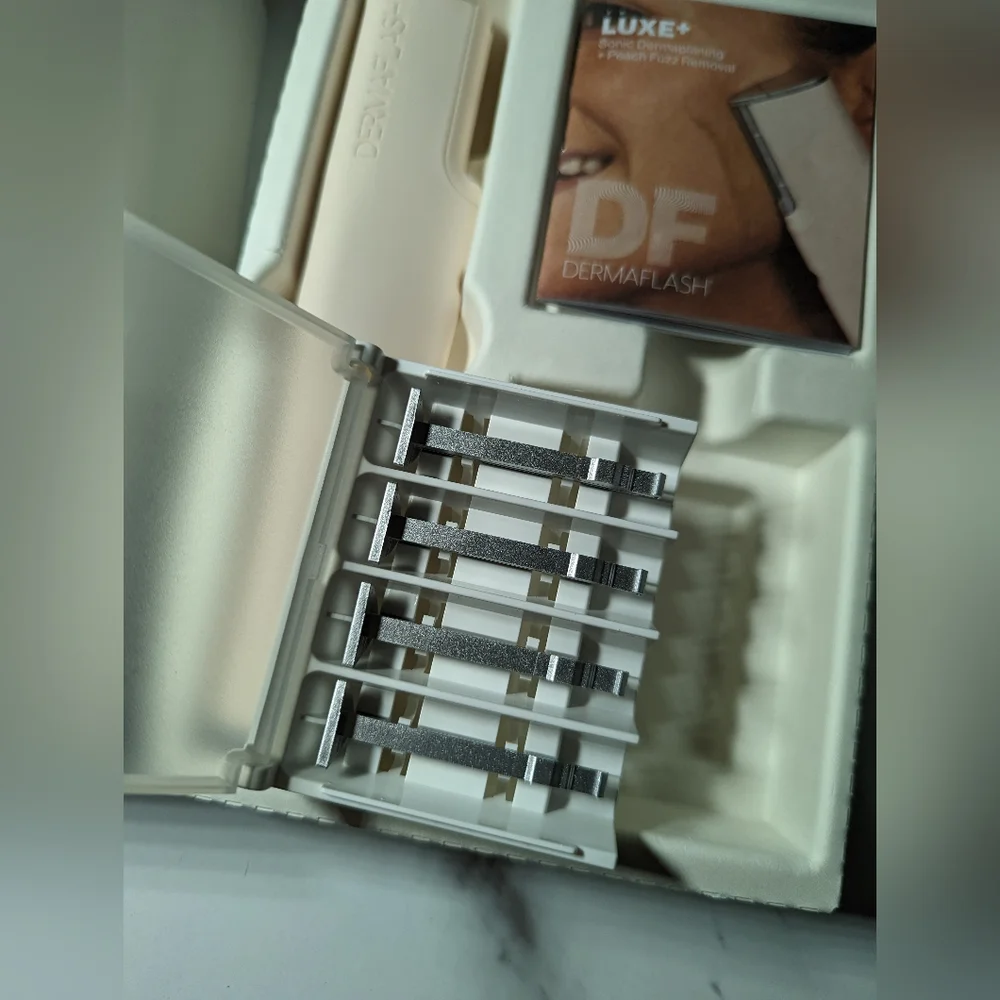 Dermaflash Luxe + (MISSING PREFLASH) - Picture 5 of 5